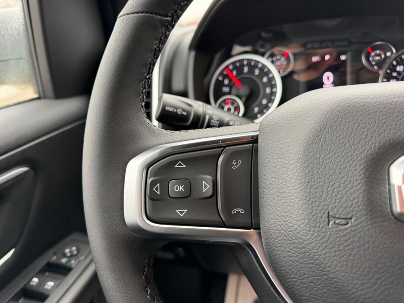 Ram 1500 Vehicle Full-screen Gallery Image 11