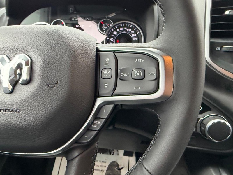 Ram 1500 Vehicle Full-screen Gallery Image 12