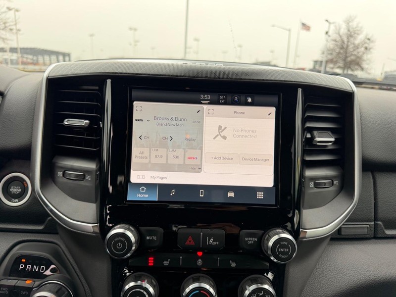 Ram 1500 Vehicle Full-screen Gallery Image 13