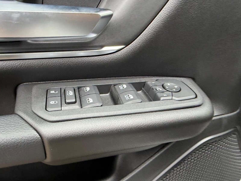 Ram 1500 Vehicle Full-screen Gallery Image 17