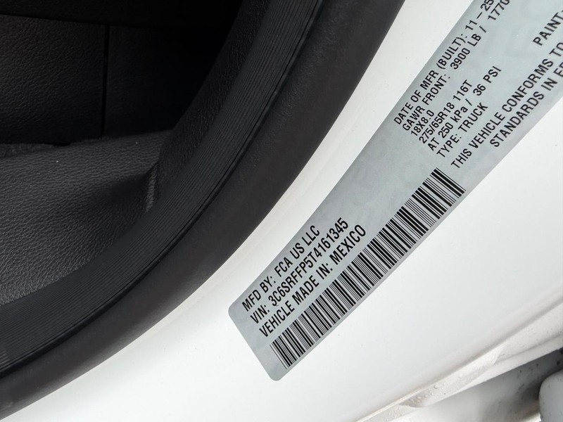 Ram 1500 Vehicle Full-screen Gallery Image 21