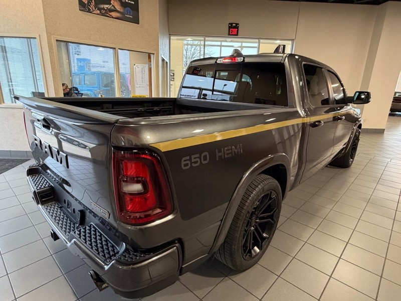 Ram 1500 Vehicle Full-screen Gallery Image 4