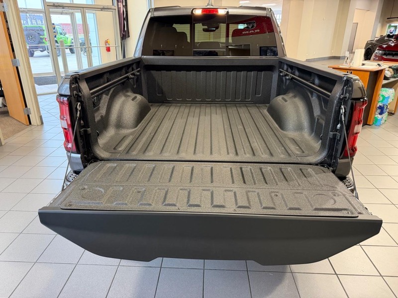 Ram 1500 Vehicle Full-screen Gallery Image 6