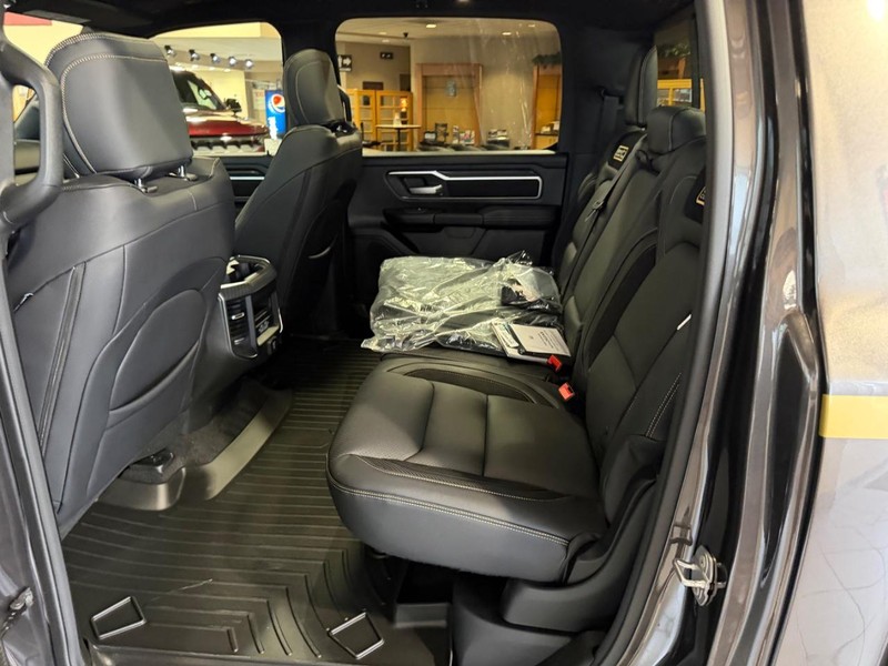 Ram 1500 Vehicle Full-screen Gallery Image 8