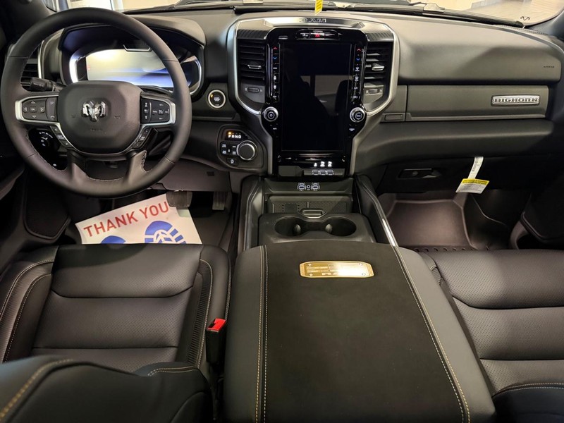 Ram 1500 Vehicle Full-screen Gallery Image 10