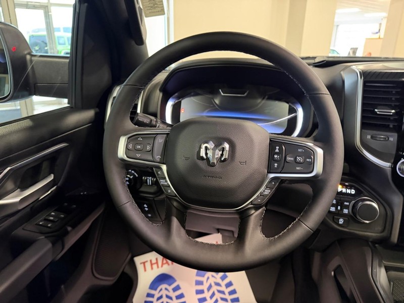 Ram 1500 Vehicle Full-screen Gallery Image 11