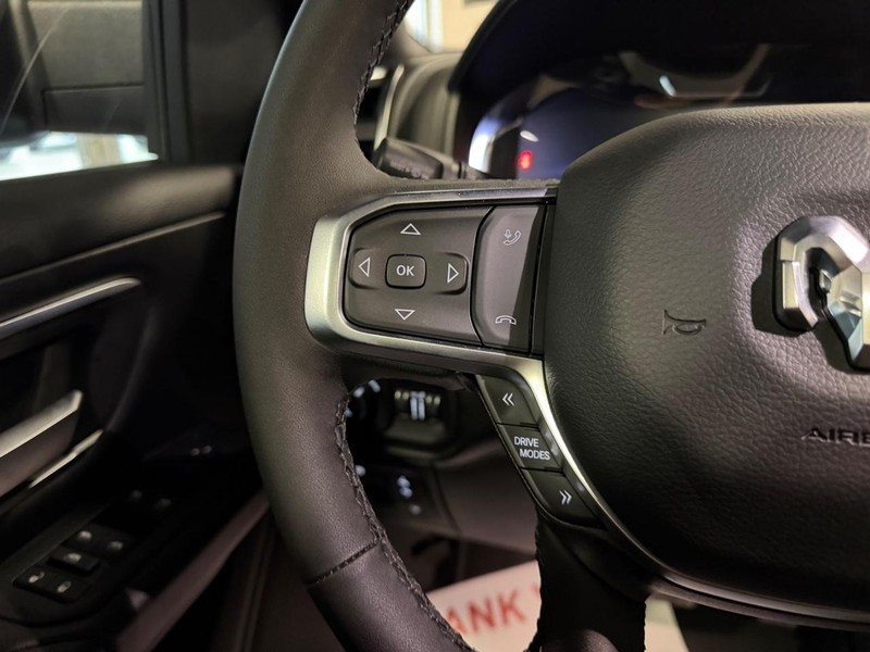 Ram 1500 Vehicle Full-screen Gallery Image 12