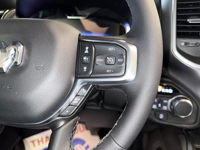 Ram 1500 Vehicle Full-screen Gallery Image 13