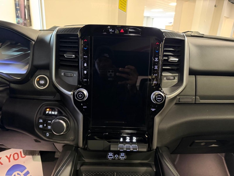 Ram 1500 Vehicle Full-screen Gallery Image 14