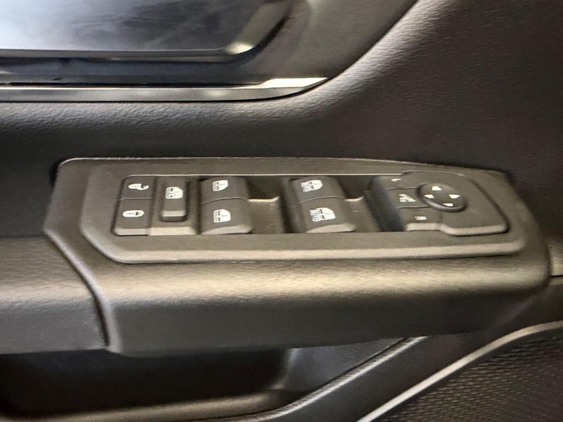 Ram 1500 Vehicle Full-screen Gallery Image 17