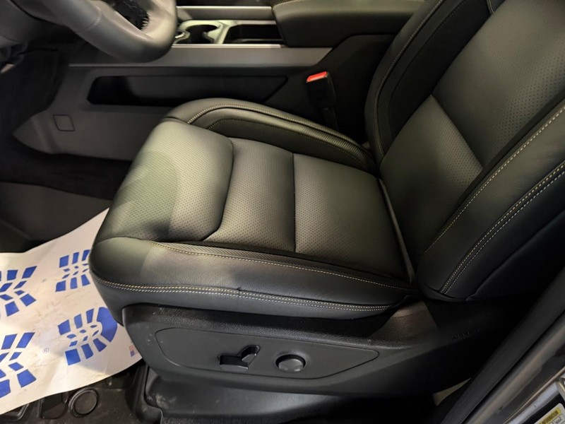 Ram 1500 Vehicle Full-screen Gallery Image 18