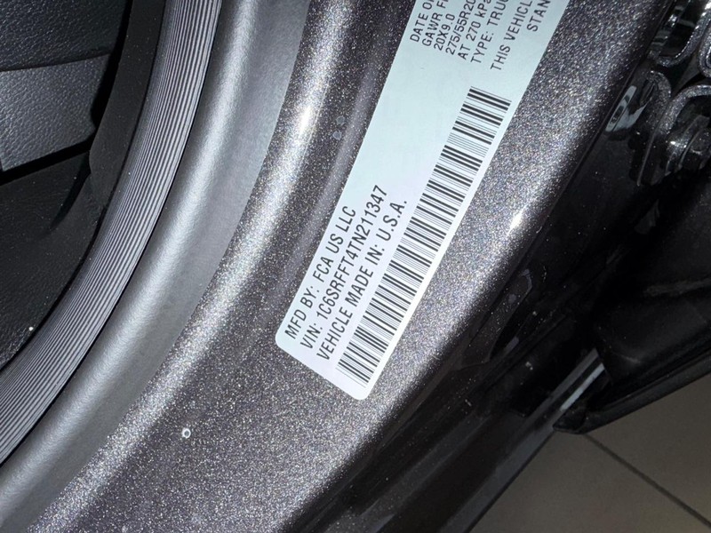 Ram 1500 Vehicle Full-screen Gallery Image 22