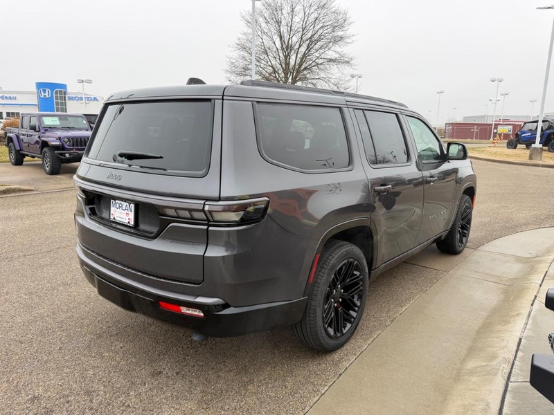 Jeep Grand Wagoneer Vehicle Full-screen Gallery Image 4