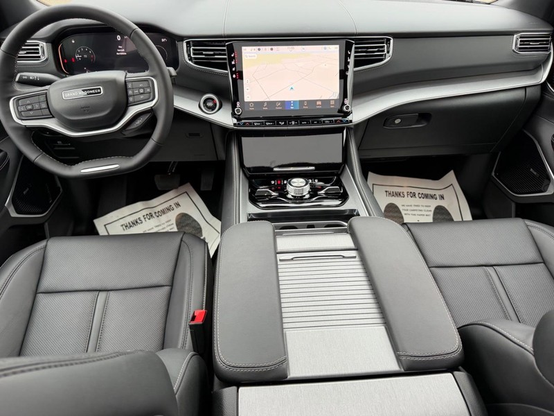 Jeep Grand Wagoneer Vehicle Full-screen Gallery Image 14