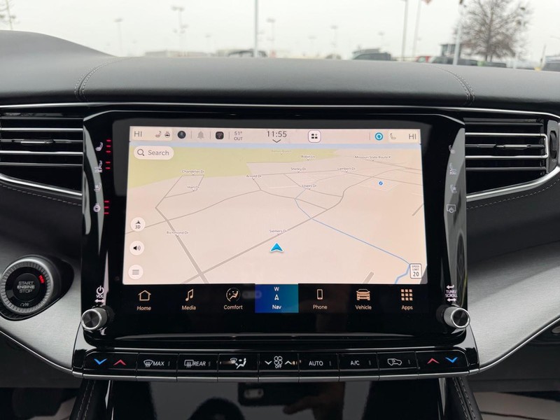 Jeep Grand Wagoneer Vehicle Full-screen Gallery Image 18