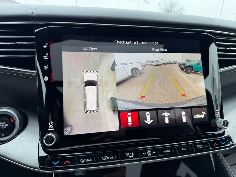 Jeep Grand Wagoneer Vehicle Full-screen Gallery Image 26