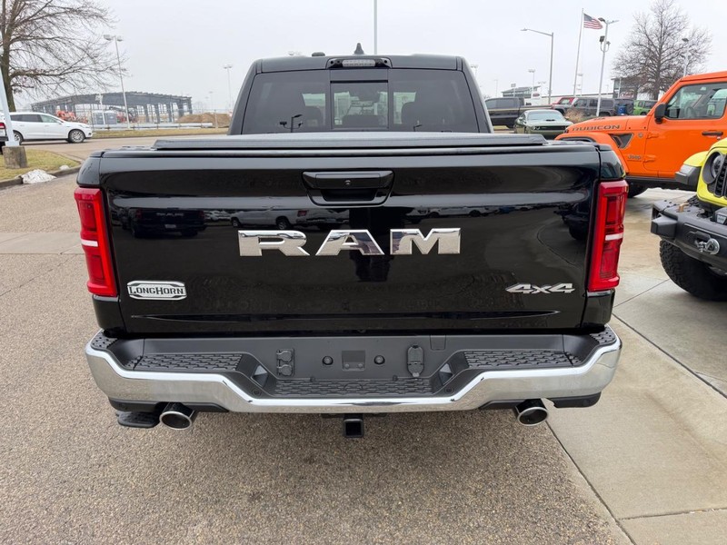 Ram 1500 Vehicle Full-screen Gallery Image 5