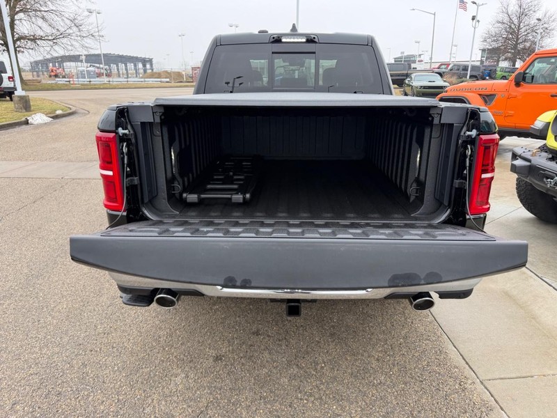 Ram 1500 Vehicle Full-screen Gallery Image 6