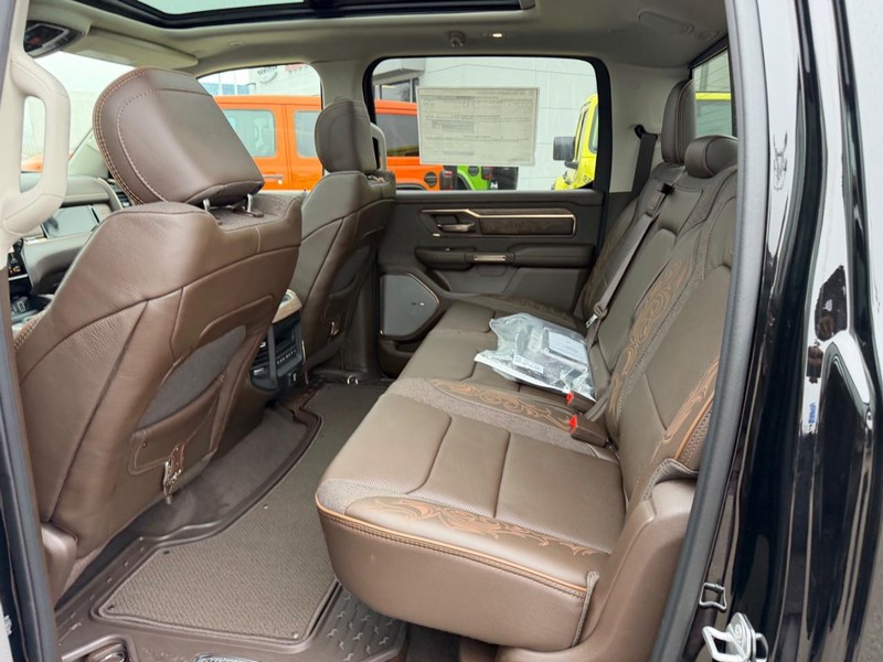 Ram 1500 Vehicle Full-screen Gallery Image 8