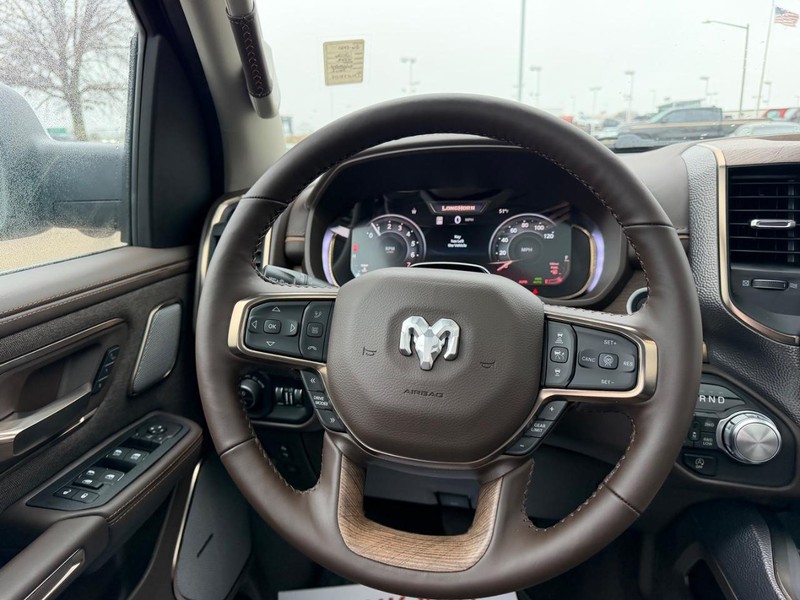 Ram 1500 Vehicle Full-screen Gallery Image 11