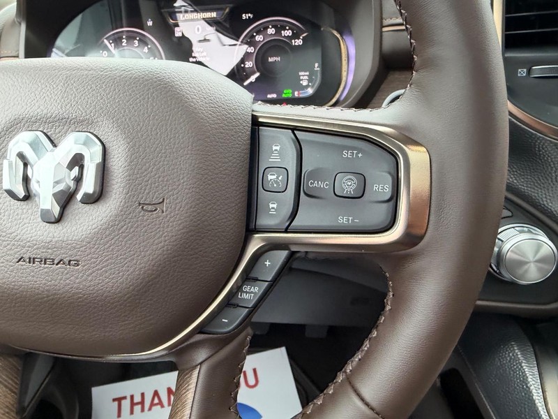 Ram 1500 Vehicle Full-screen Gallery Image 13