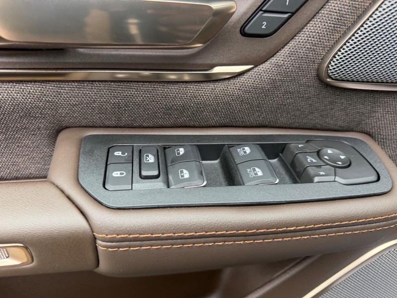 Ram 1500 Vehicle Full-screen Gallery Image 18