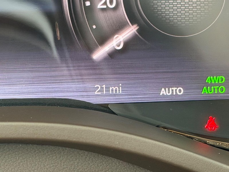 Ram 1500 Vehicle Full-screen Gallery Image 21