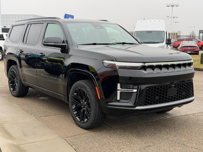 Jeep Grand Wagoneer Vehicle Full-screen Gallery Image 3