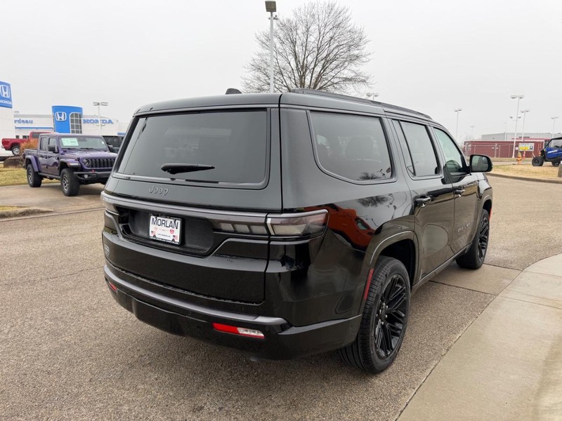 Jeep Grand Wagoneer Vehicle Full-screen Gallery Image 4
