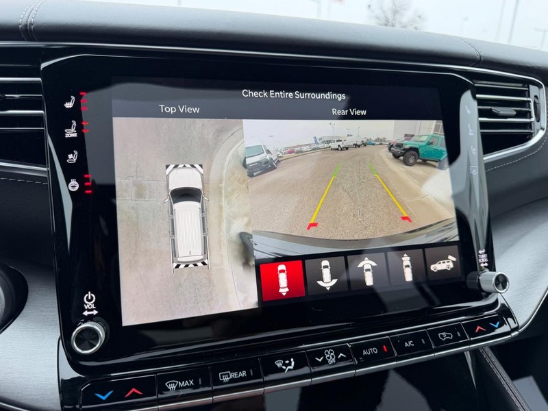 Jeep Grand Wagoneer Vehicle Full-screen Gallery Image 26