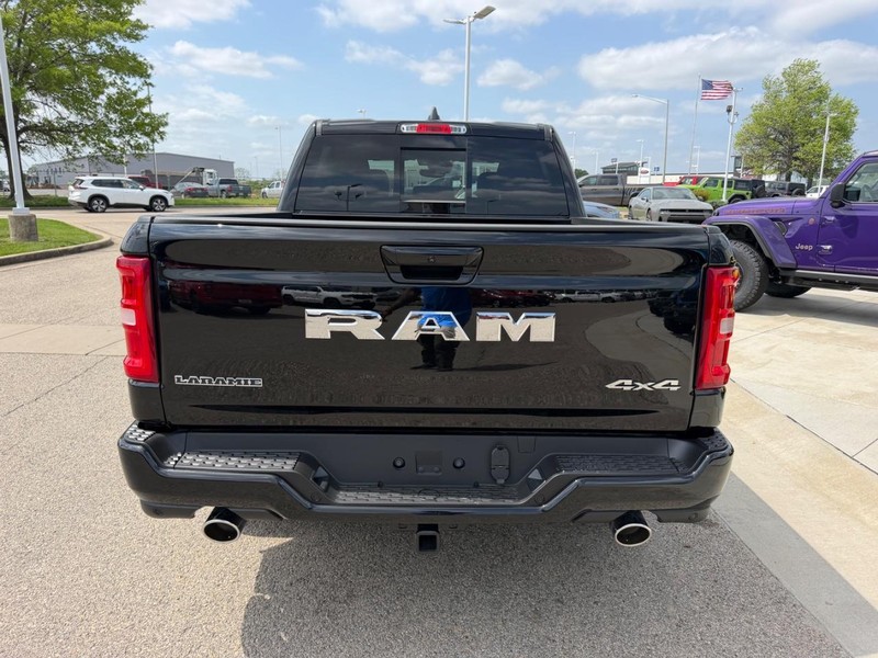 Ram 1500 Vehicle Full-screen Gallery Image 5