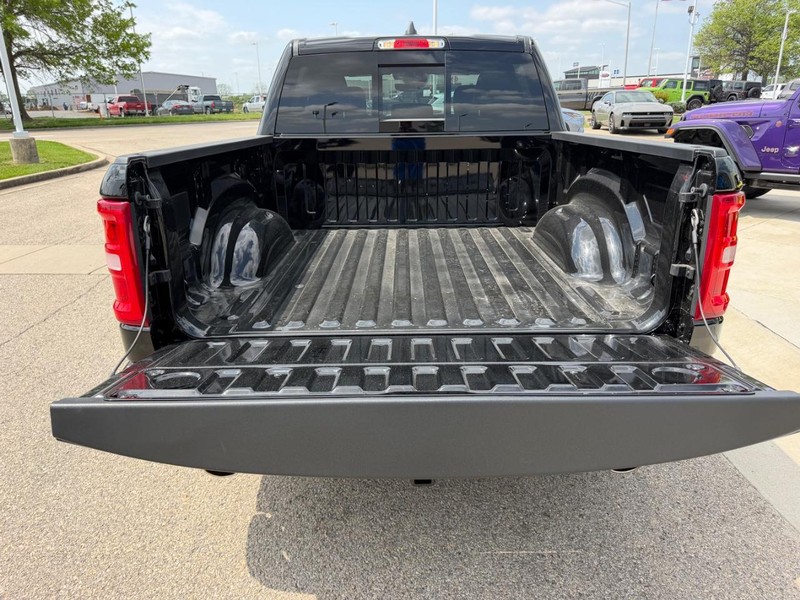 Ram 1500 Vehicle Full-screen Gallery Image 6