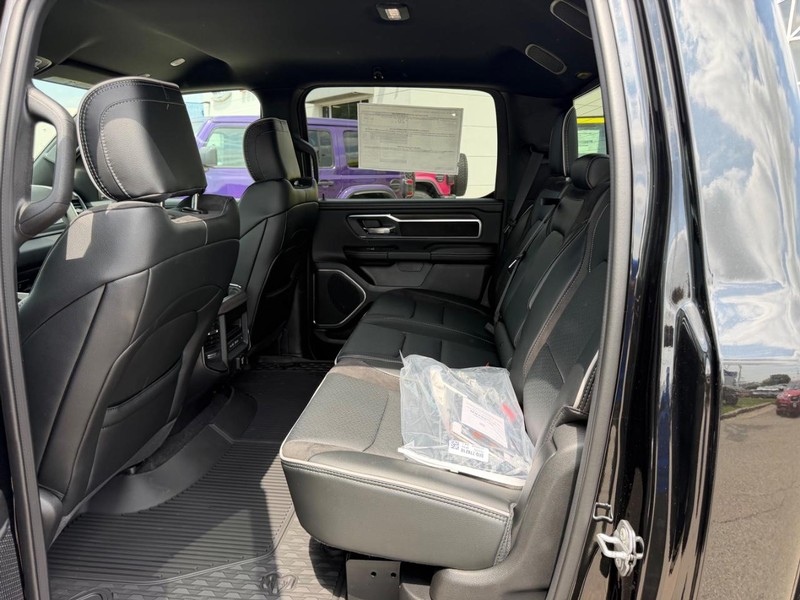 Ram 1500 Vehicle Full-screen Gallery Image 8