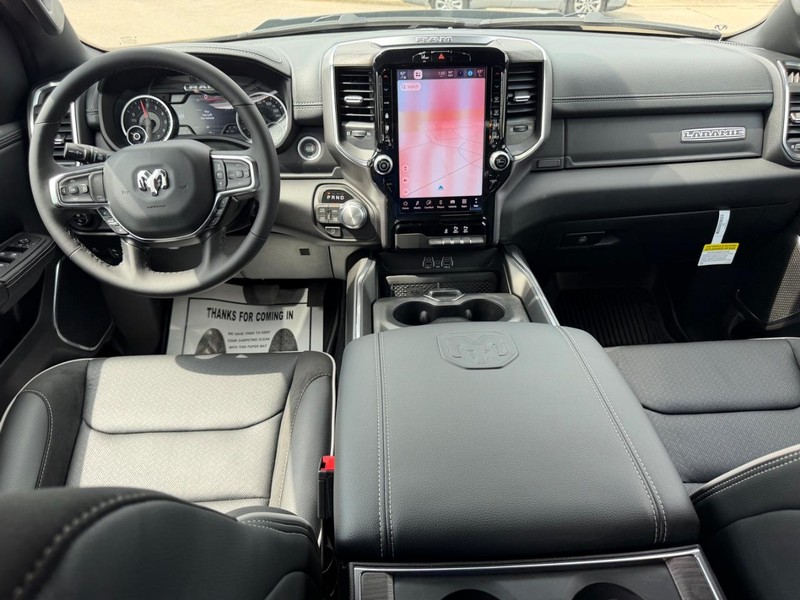 Ram 1500 Vehicle Full-screen Gallery Image 9