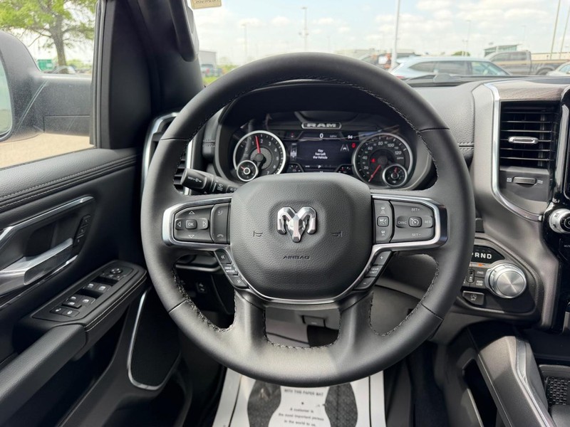 Ram 1500 Vehicle Full-screen Gallery Image 10