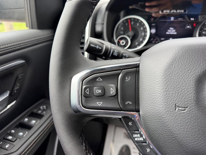 Ram 1500 Vehicle Full-screen Gallery Image 11