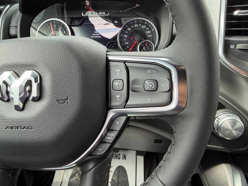 Ram 1500 Vehicle Full-screen Gallery Image 12