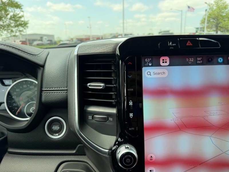 Ram 1500 Vehicle Full-screen Gallery Image 14