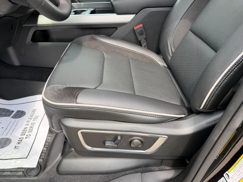 Ram 1500 Vehicle Full-screen Gallery Image 20