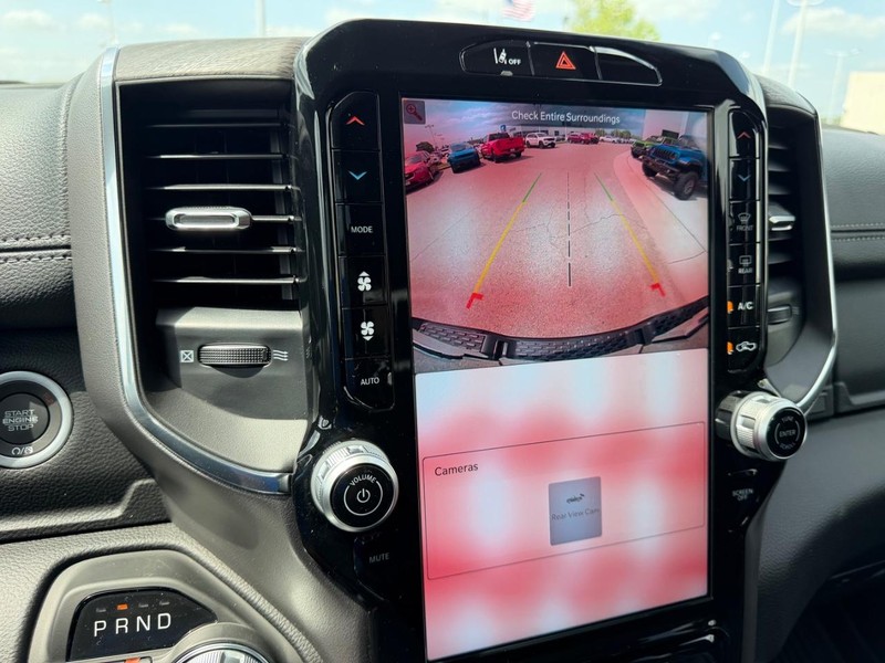 Ram 1500 Vehicle Full-screen Gallery Image 22