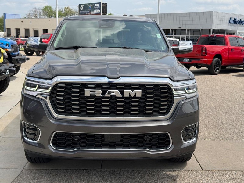 Ram 1500 Vehicle Full-screen Gallery Image 2