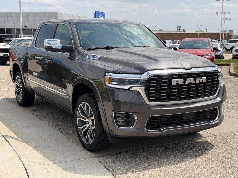 Ram 1500 Vehicle Full-screen Gallery Image 3