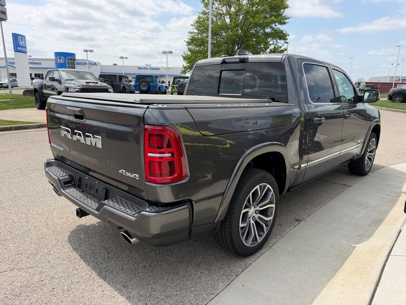 Ram 1500 Vehicle Full-screen Gallery Image 4