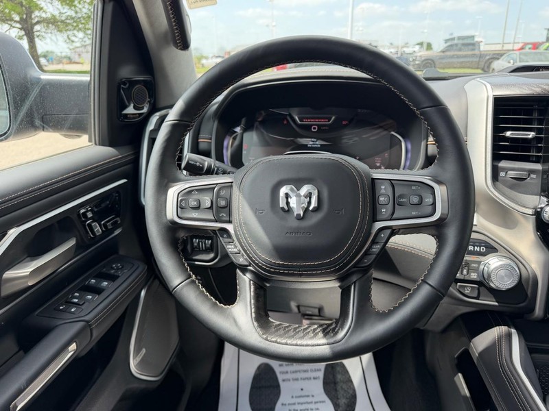 Ram 1500 Vehicle Full-screen Gallery Image 11