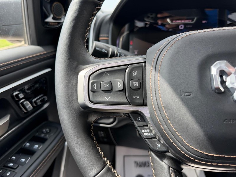 Ram 1500 Vehicle Full-screen Gallery Image 12