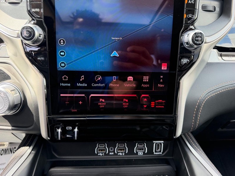 Ram 1500 Vehicle Full-screen Gallery Image 16