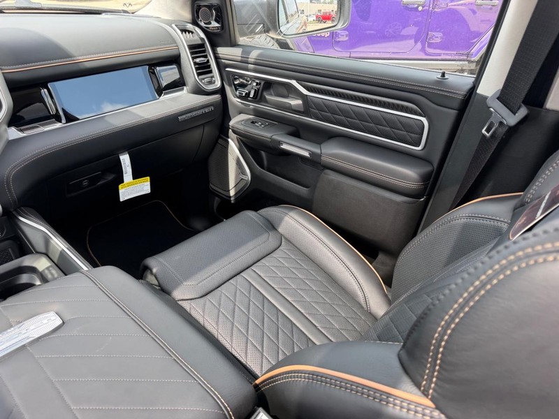 Ram 1500 Vehicle Full-screen Gallery Image 18