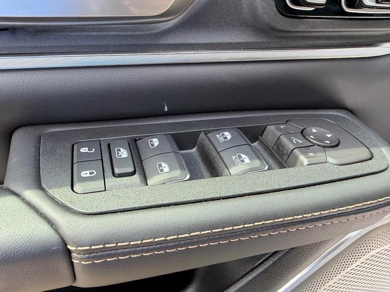 Ram 1500 Vehicle Full-screen Gallery Image 19