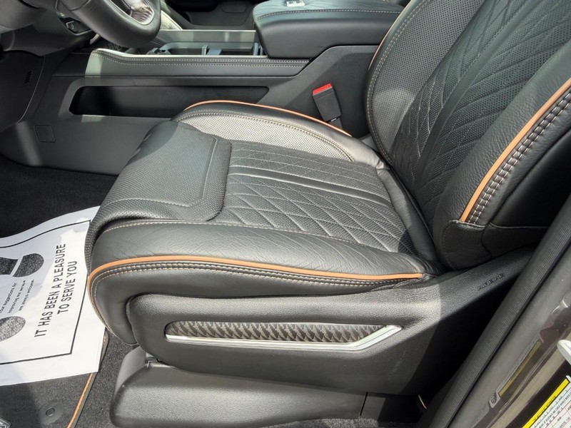 Ram 1500 Vehicle Full-screen Gallery Image 21