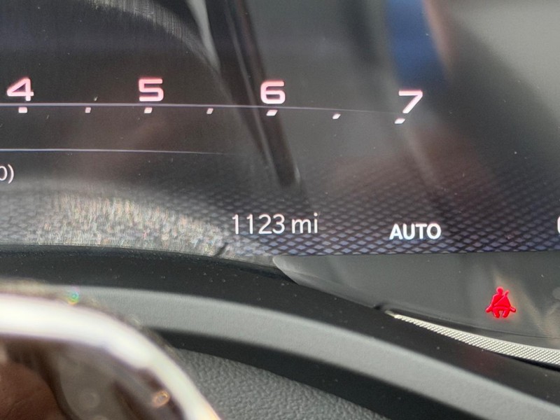 Ram 1500 Vehicle Full-screen Gallery Image 22